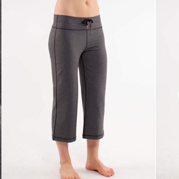 Lululemon Relaxed Fit Crop II Pants Zip Pocket Wide Leg Stretch Capri Drawcord - Picture 2 of 14